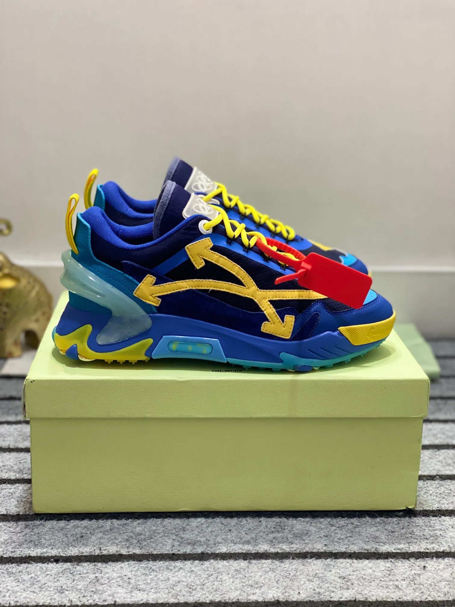 Men's shoes 💰640🌼【New】High-end boutique-OFF-WHITE x Air Jordan】1 The joint shoe design has been highly concerned by everyone. The new shoes are shown in the popular Chicago bull white and yellow LOGO color scheme. The shoe body is made of cowhide stitching and other materials. In addition to the X hidden on the inside of the leather, the oversized Swoosh, OFF-WHITE for Nike, and Air Jordan 1Birth information and the word AIR are displayed on both sides of the shoe, and OFF-WHITE's iconic details can be seen on the TPU sole and insole. You can choose a pair if you like the style. Size: 38-45 (45 customized